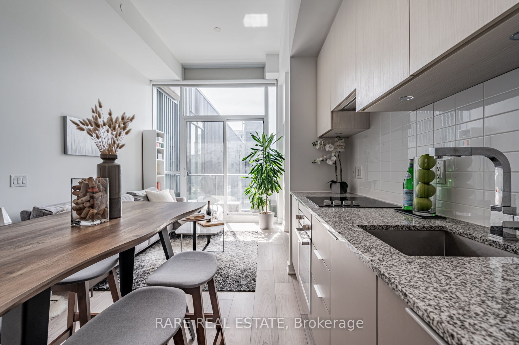 120 Parliament St, #1017