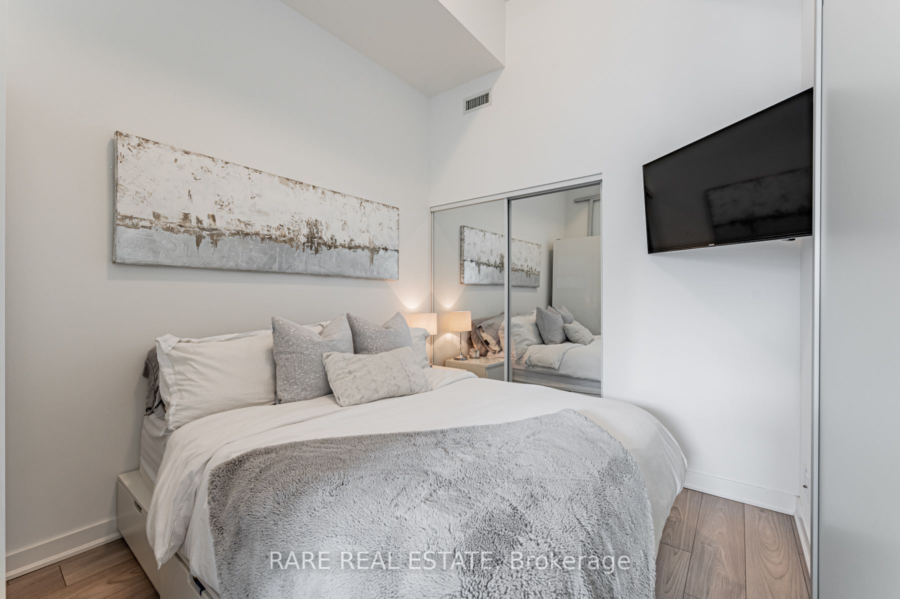 120 Parliament St, #1017