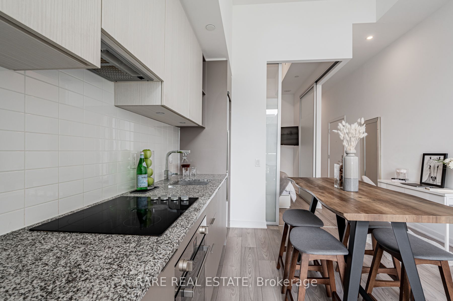 120 Parliament St, #1017