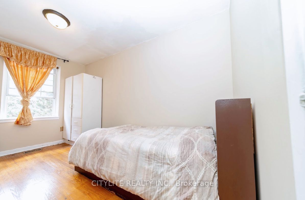 551 Steeles Ave W, #33
