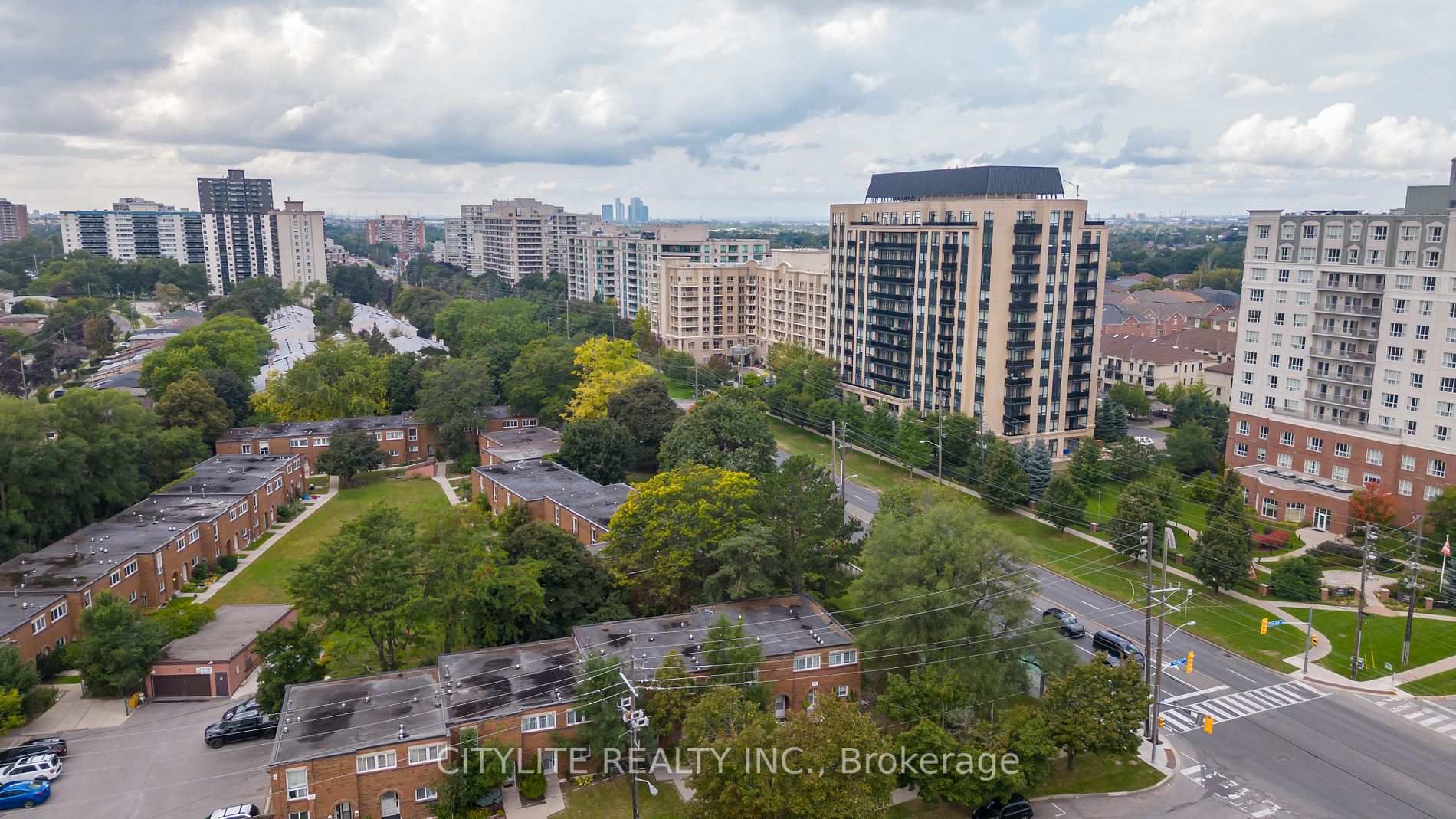 551 Steeles Ave W, #33