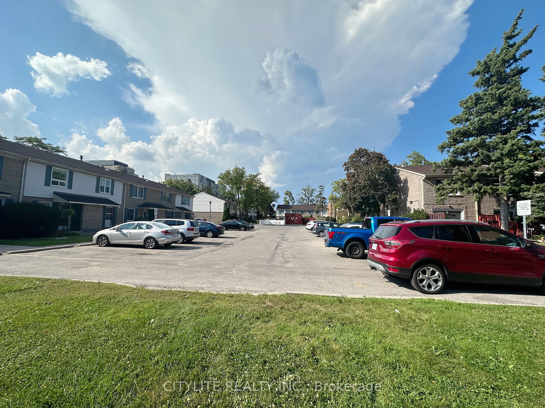 551 Steeles Ave W, #33