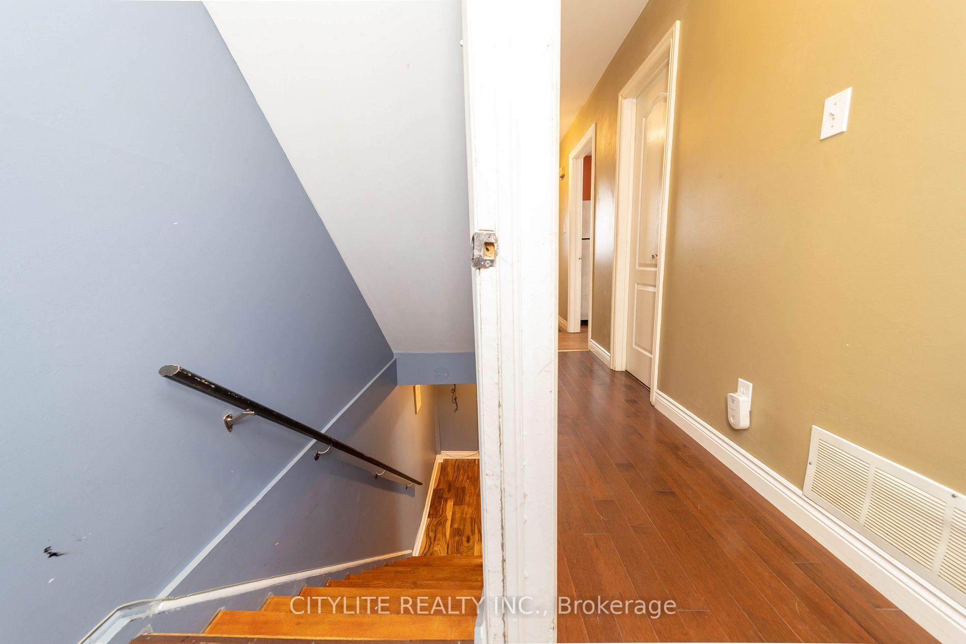 551 Steeles Ave W, #33
