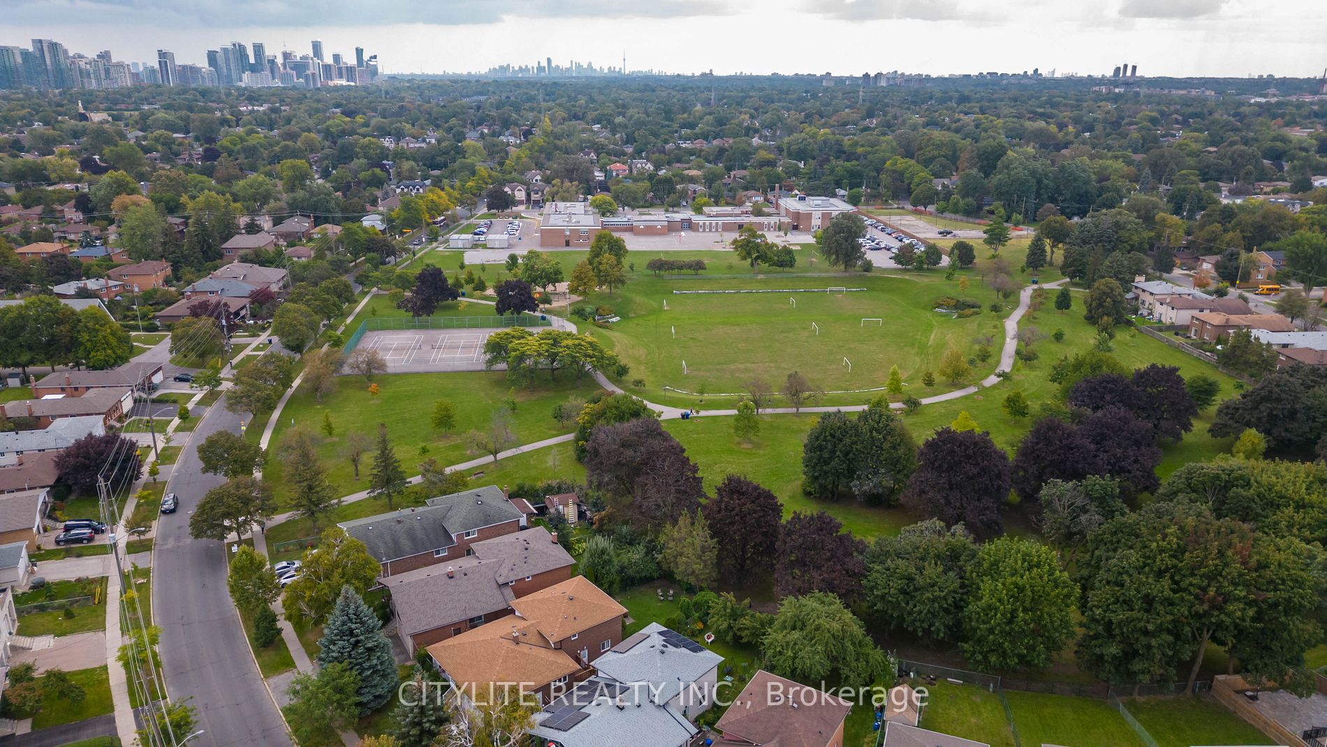 551 Steeles Ave W, #33