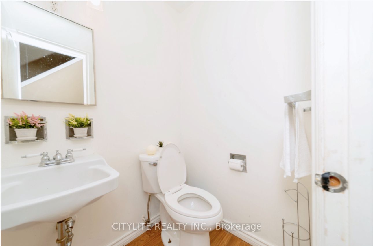 551 Steeles Ave W, #33