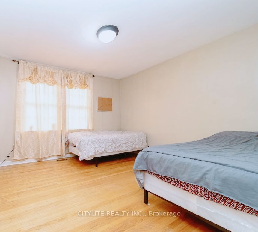551 Steeles Ave W, #33