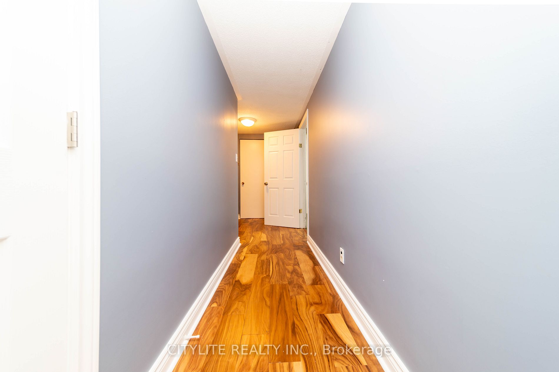 551 Steeles Ave W, #33