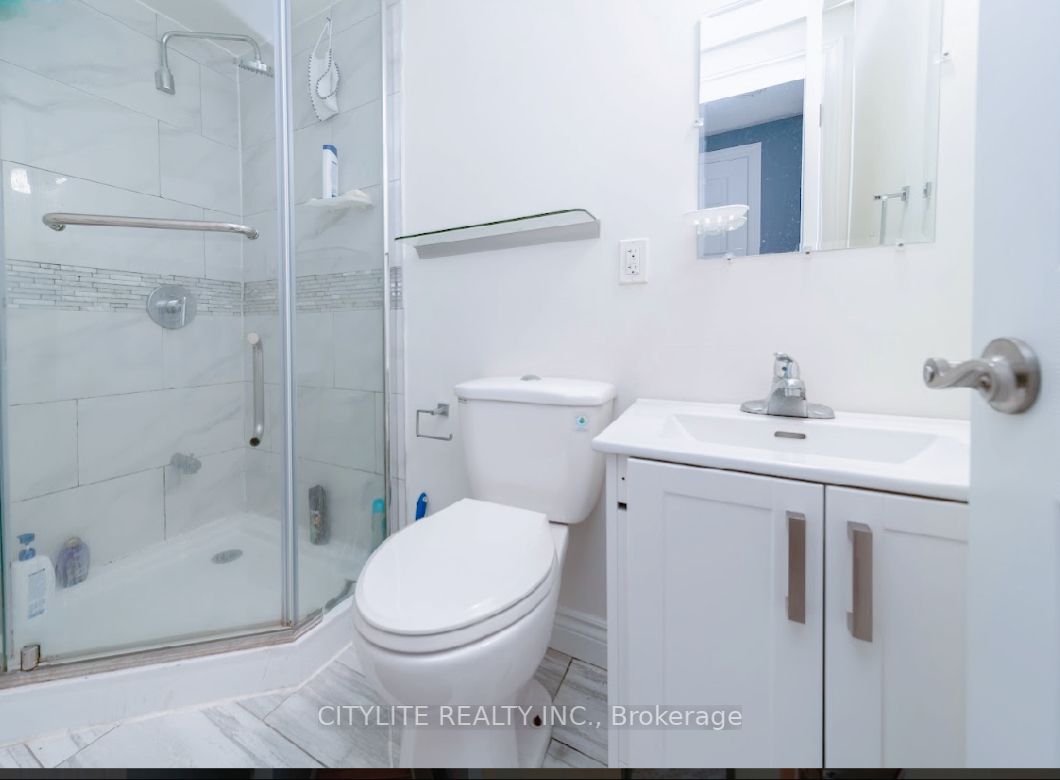 551 Steeles Ave W, #33