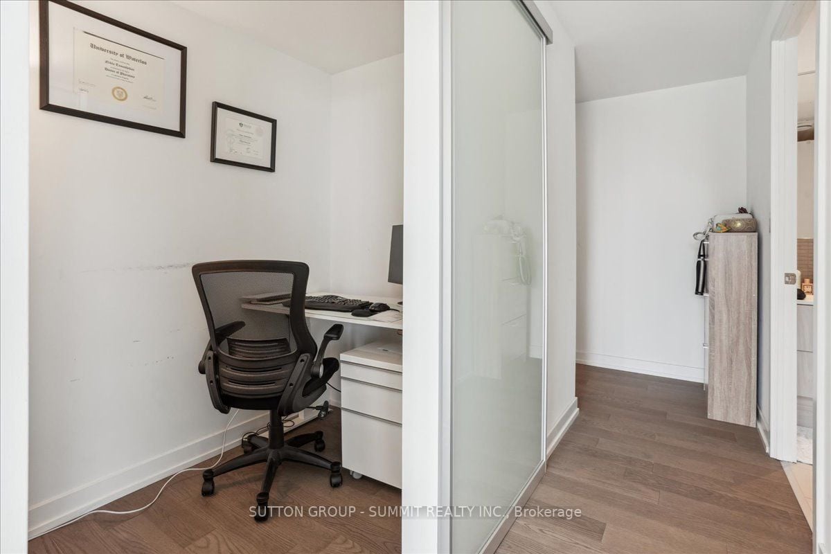 161 Roehampton Ave, #1010