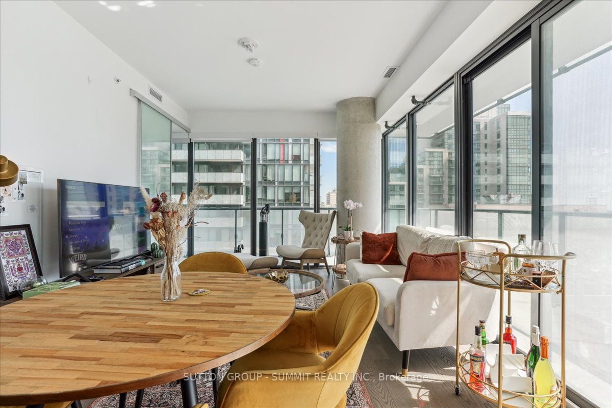 161 Roehampton Ave, #1010