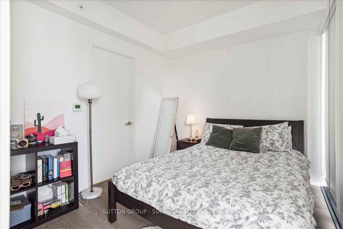 161 Roehampton Ave, #1010