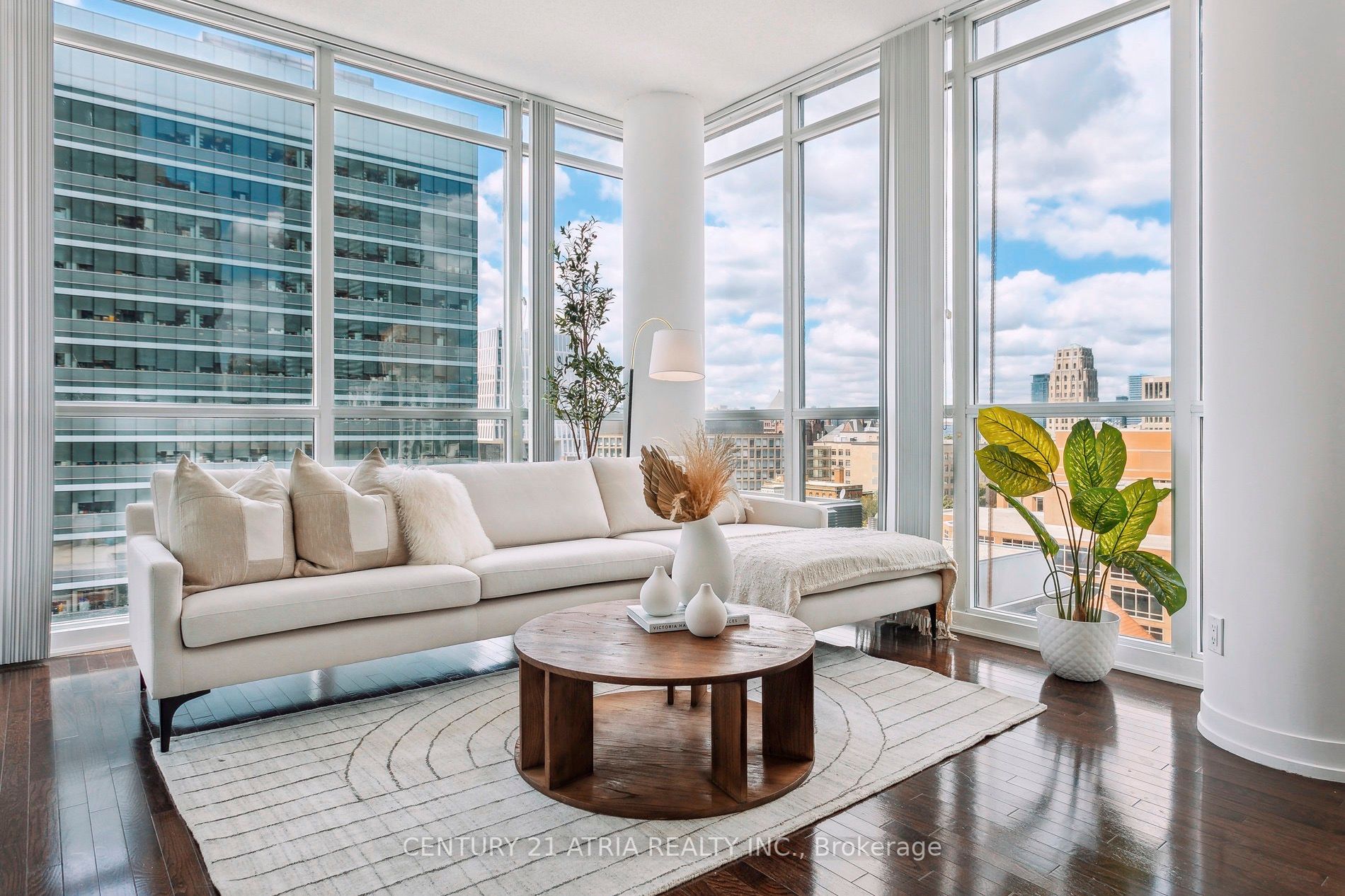 770 Bay St, #1212