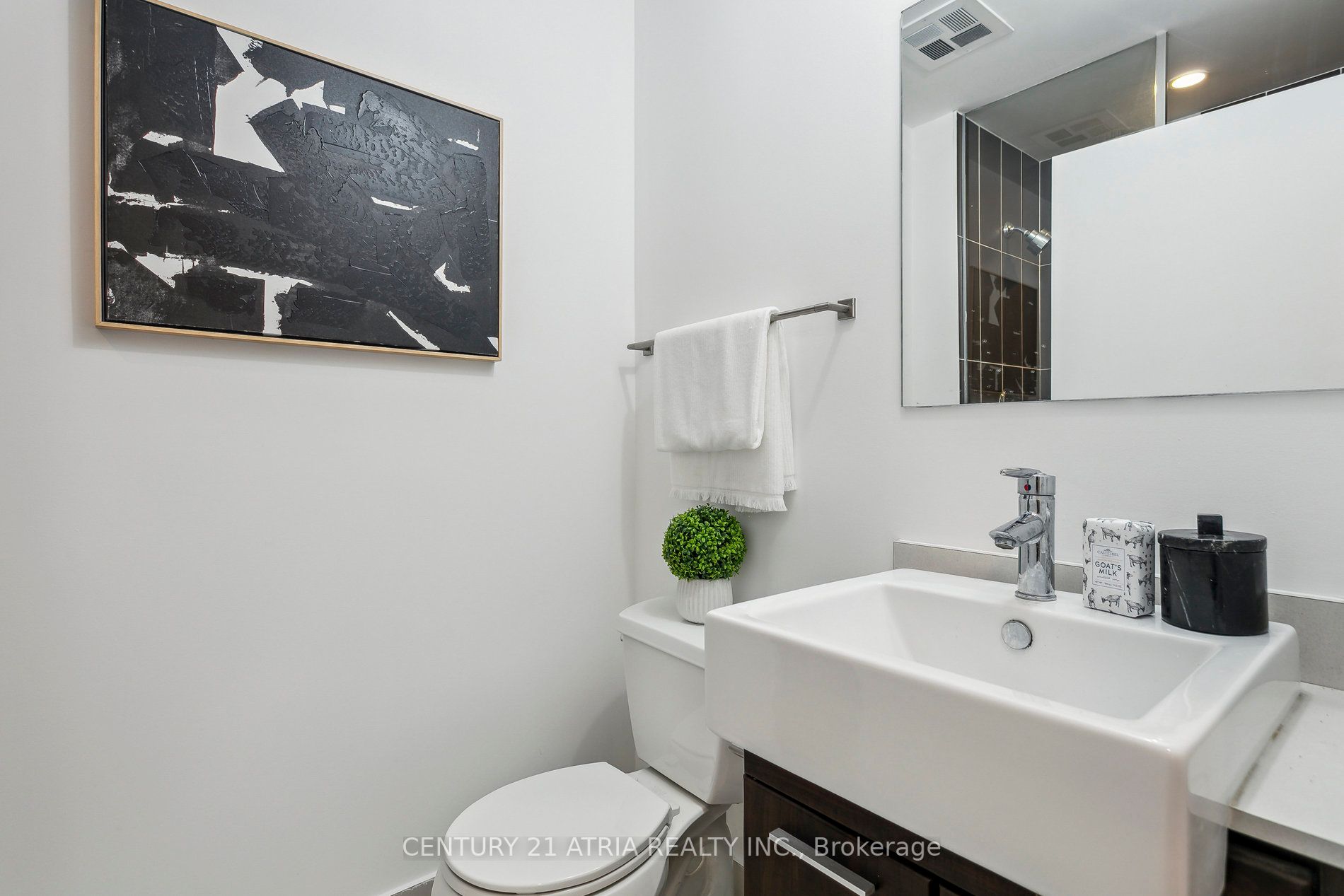 770 Bay St, #1212