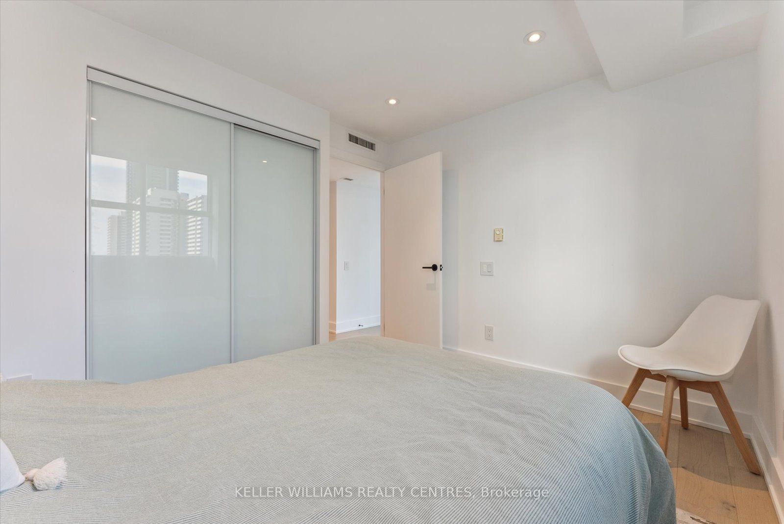 409 Bloor Street E, #PH3