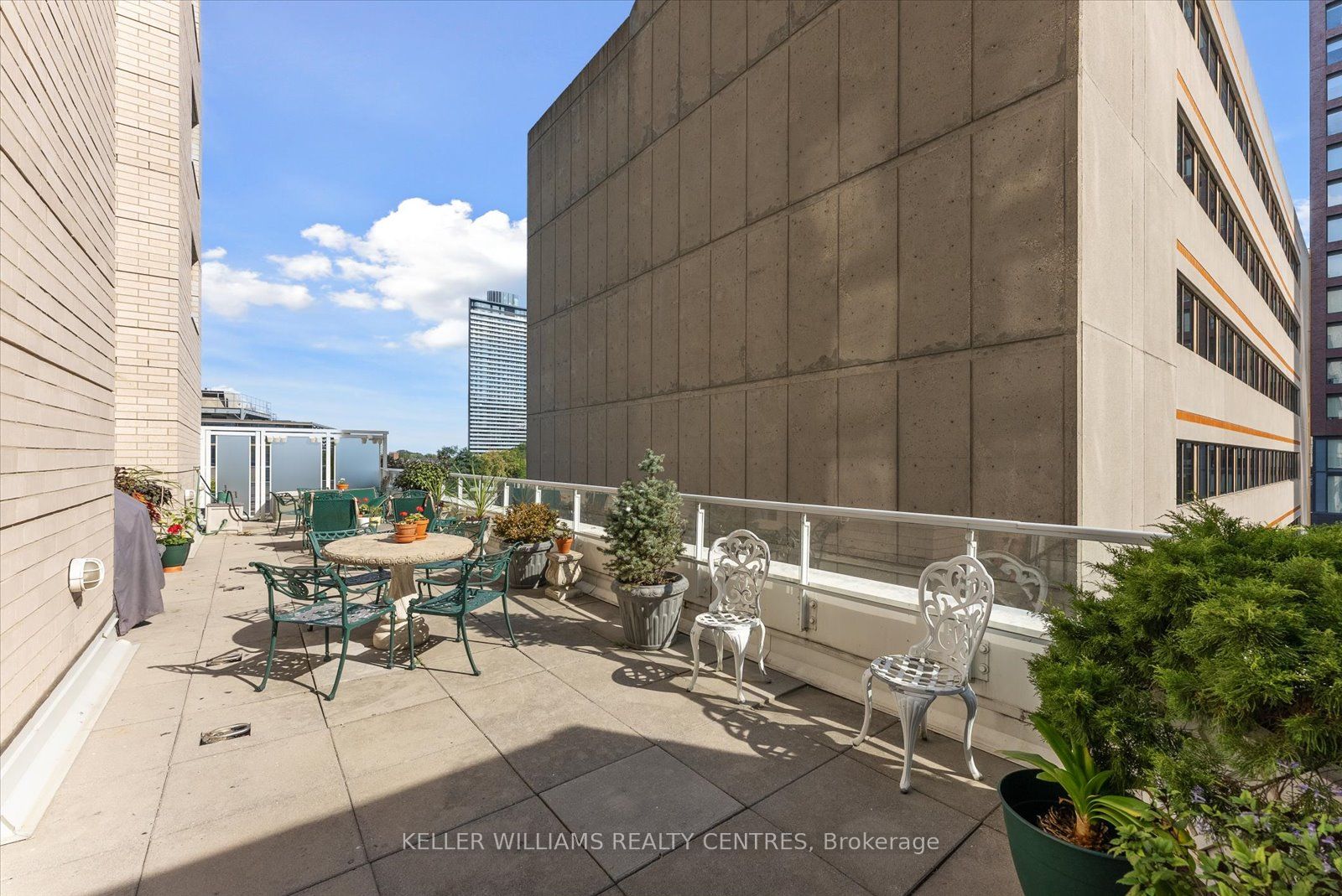 409 Bloor Street E, #PH3