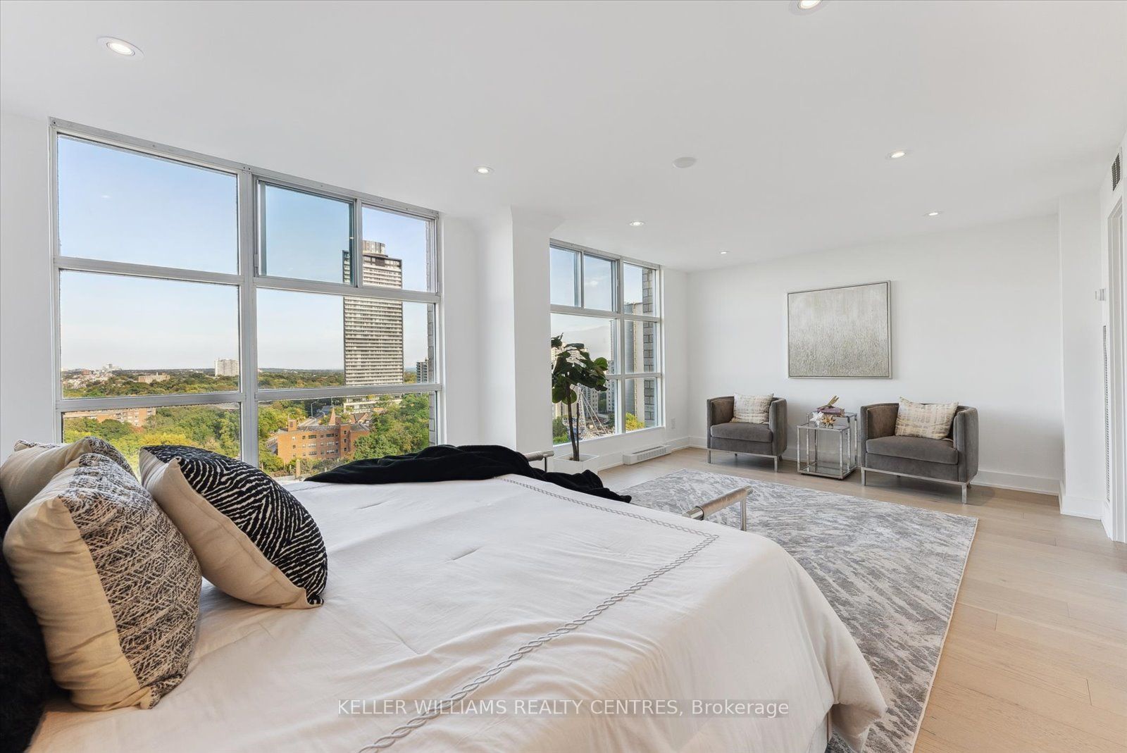 409 Bloor Street E, #PH3
