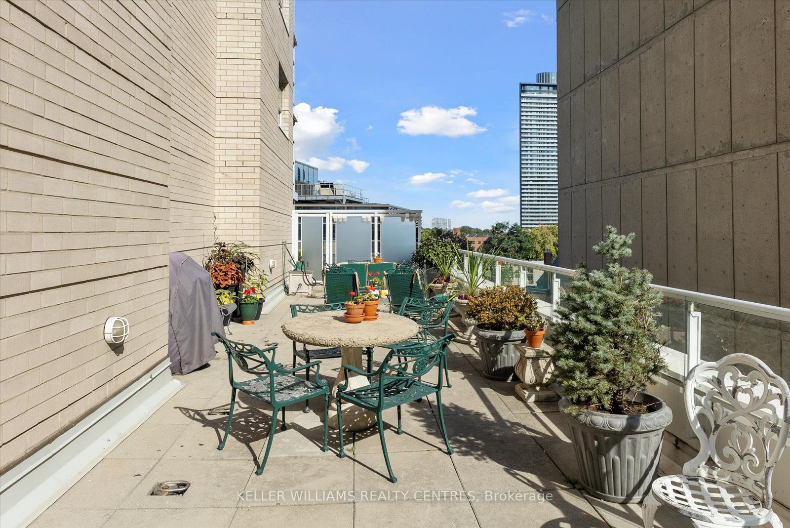 409 Bloor Street E, #PH3