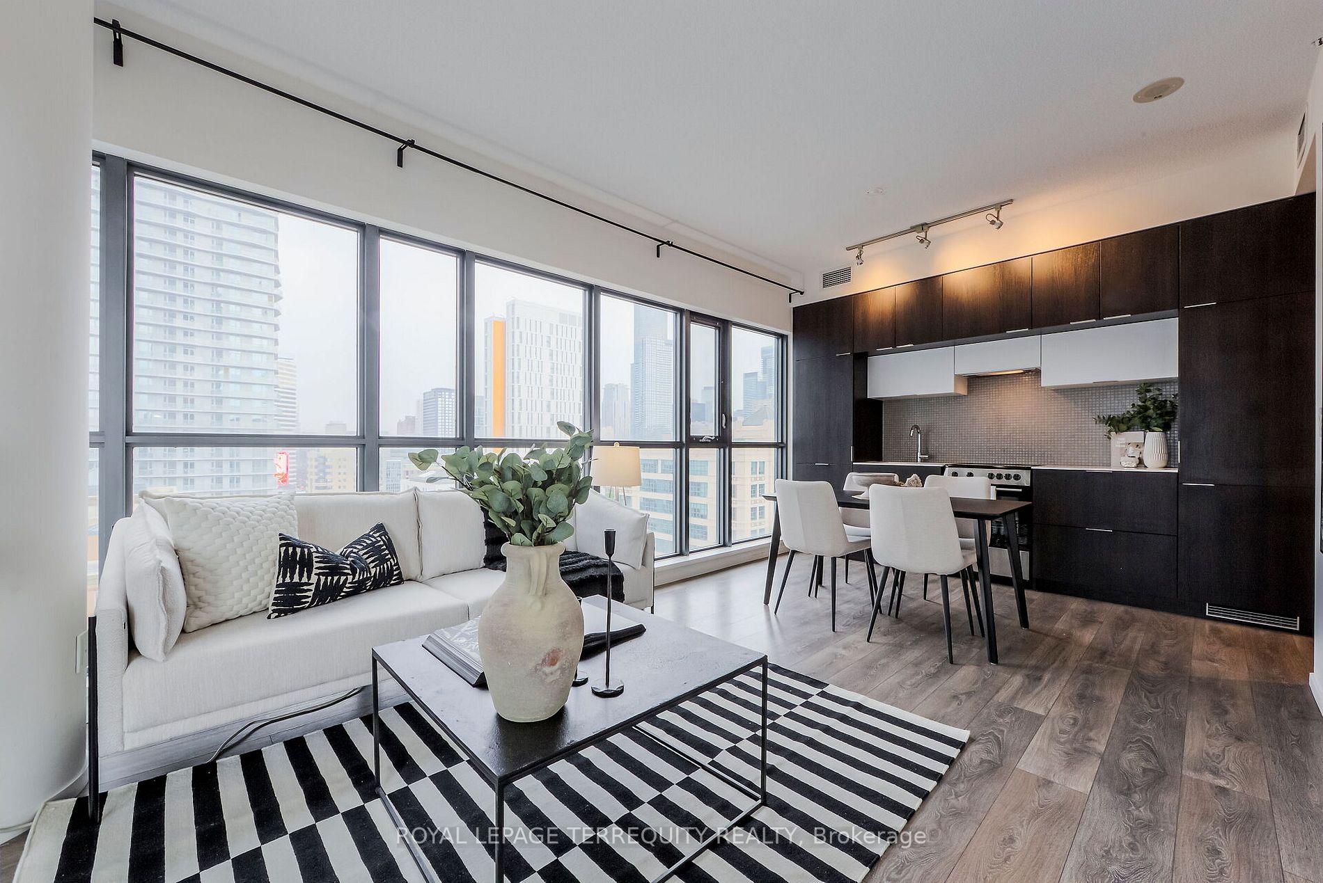 159 Dundas St E, #1601
