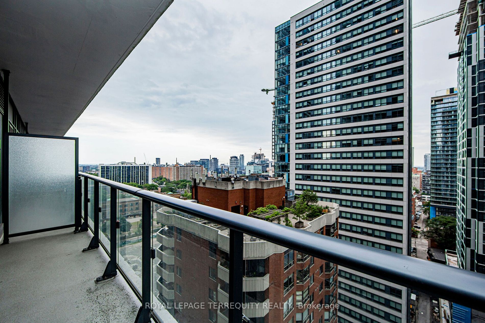 159 Dundas St E, #1601