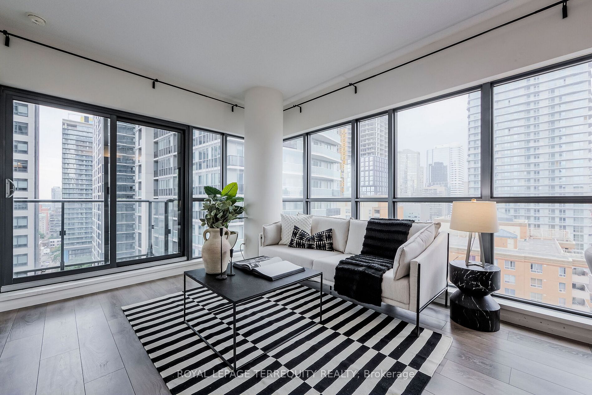 159 Dundas St E, #1601