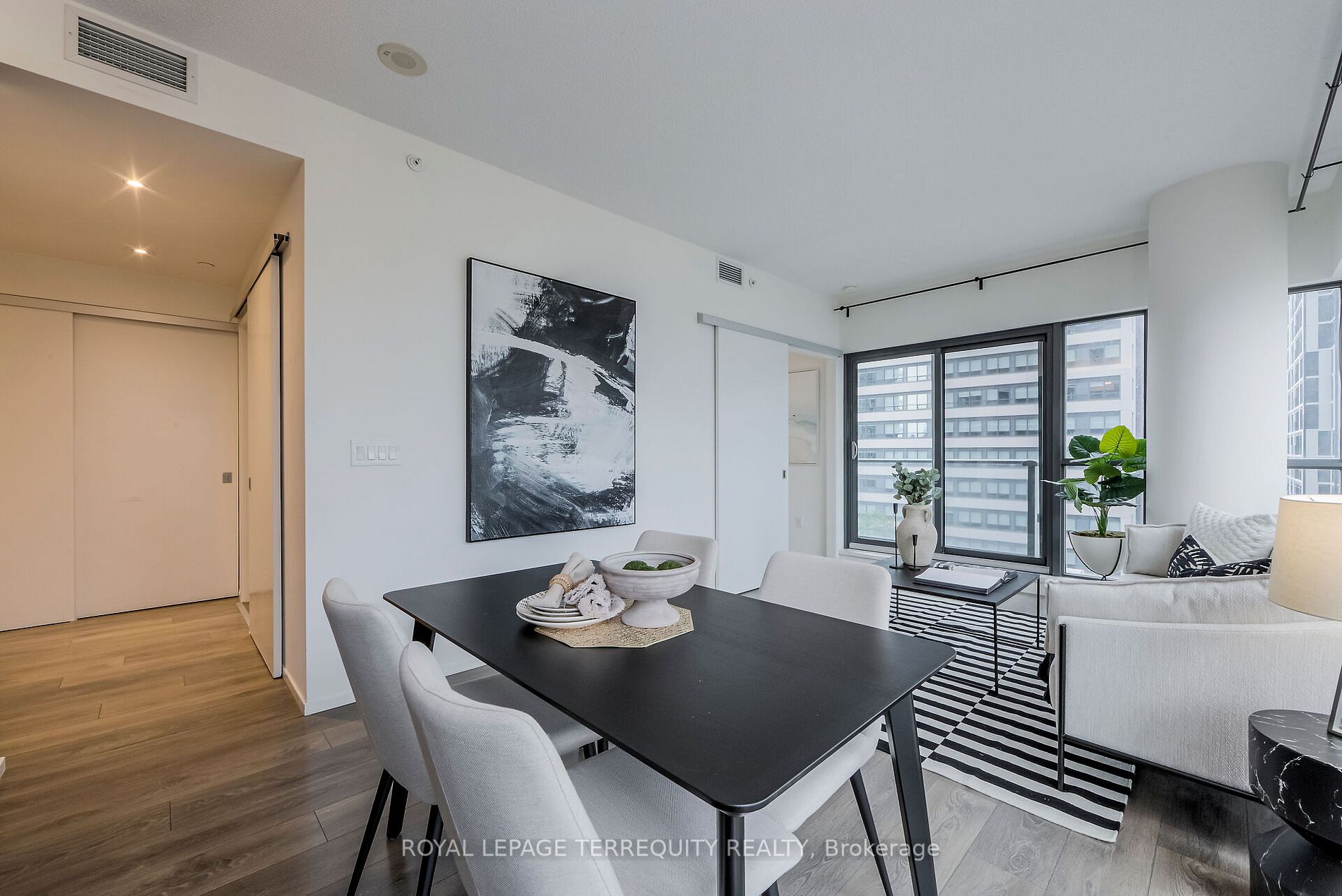 159 Dundas St E, #1601