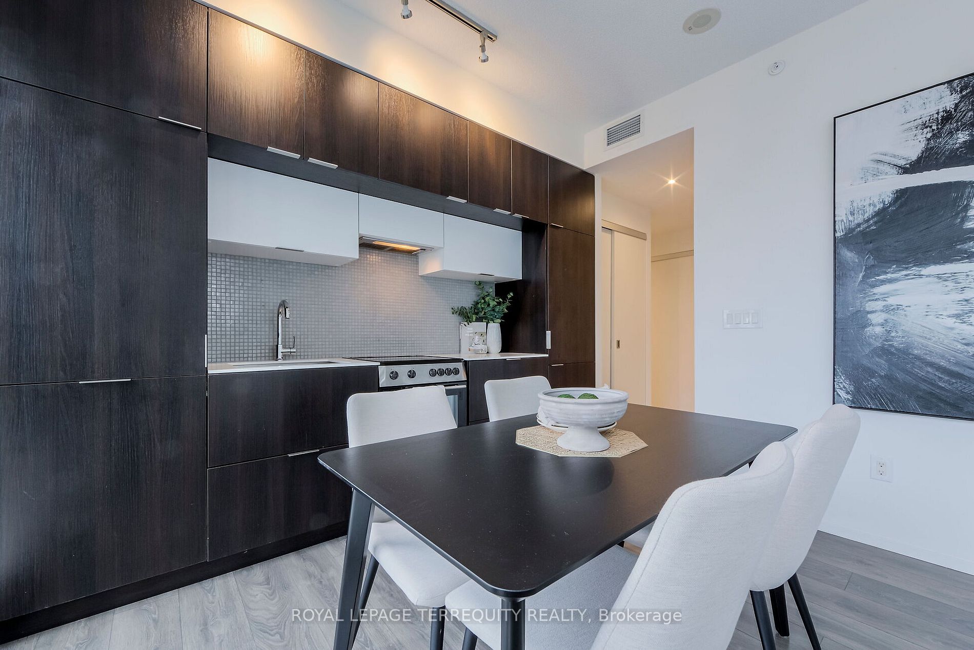 159 Dundas St E, #1601