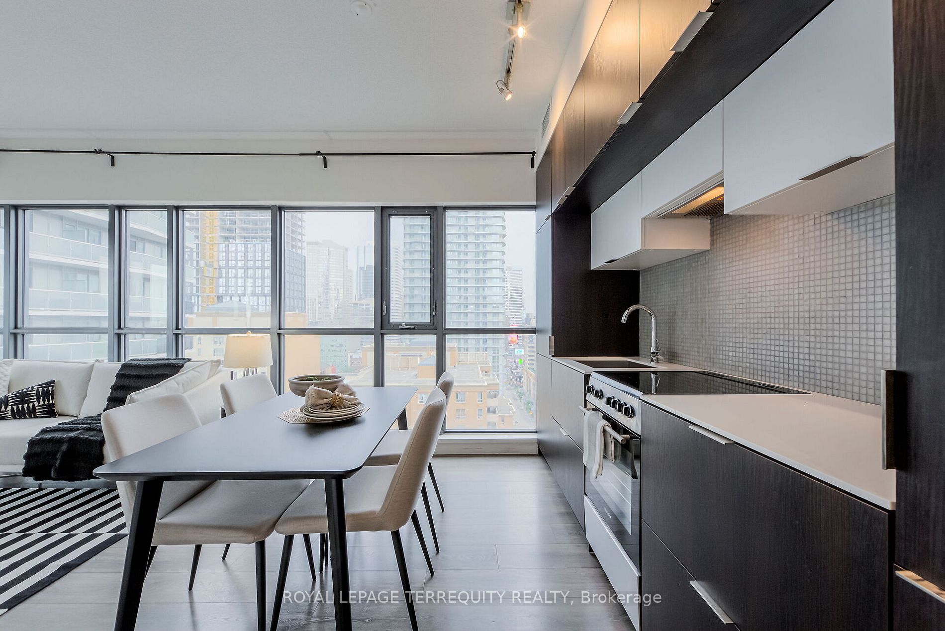 159 Dundas St E, #1601
