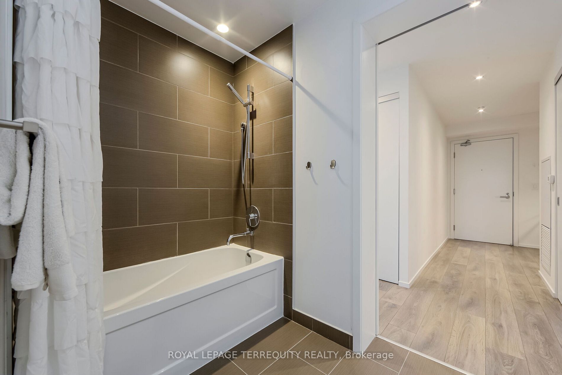 159 Dundas St E, #1601