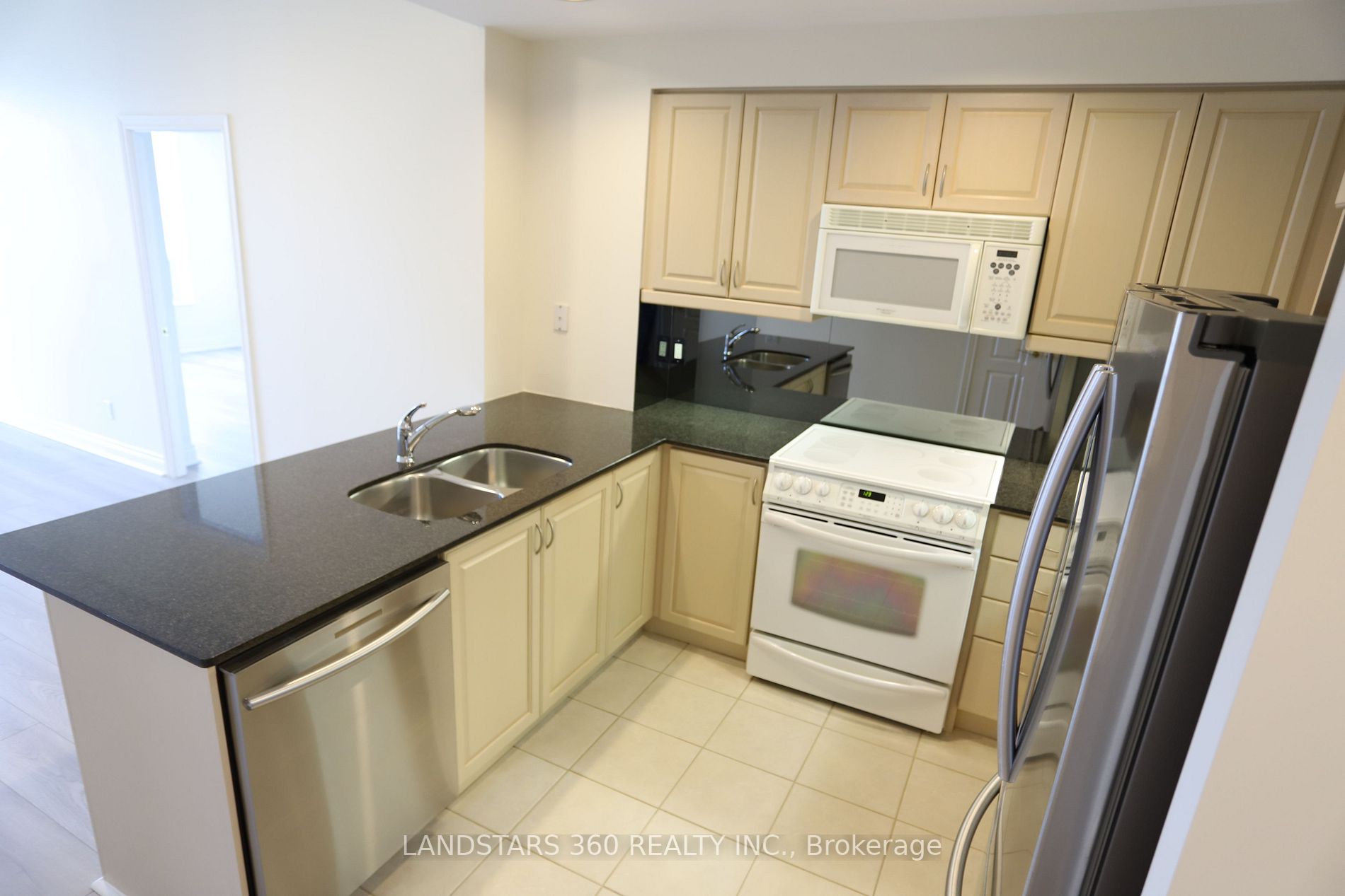 1101 Leslie St, #901