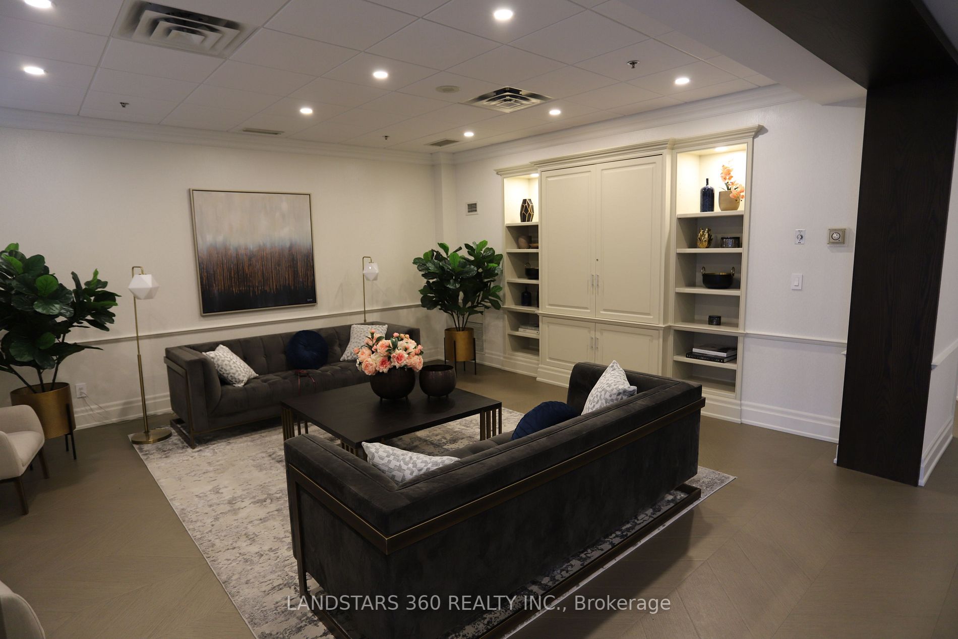 1101 Leslie St, #901