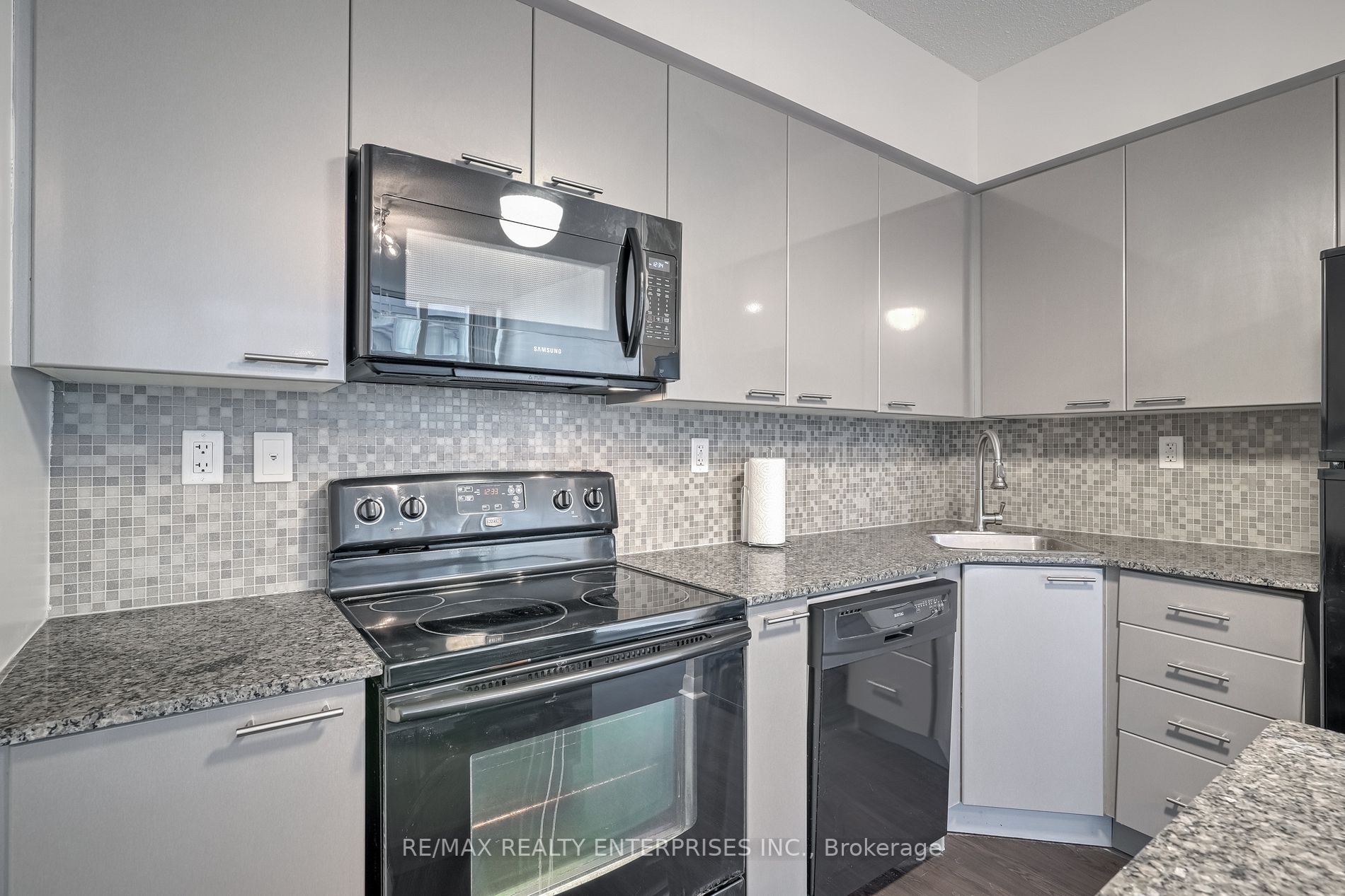 15 Bruyeres Mews, #601