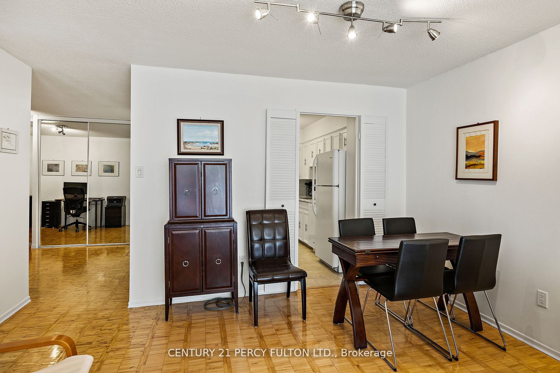 22 Shallmar Blvd, #605