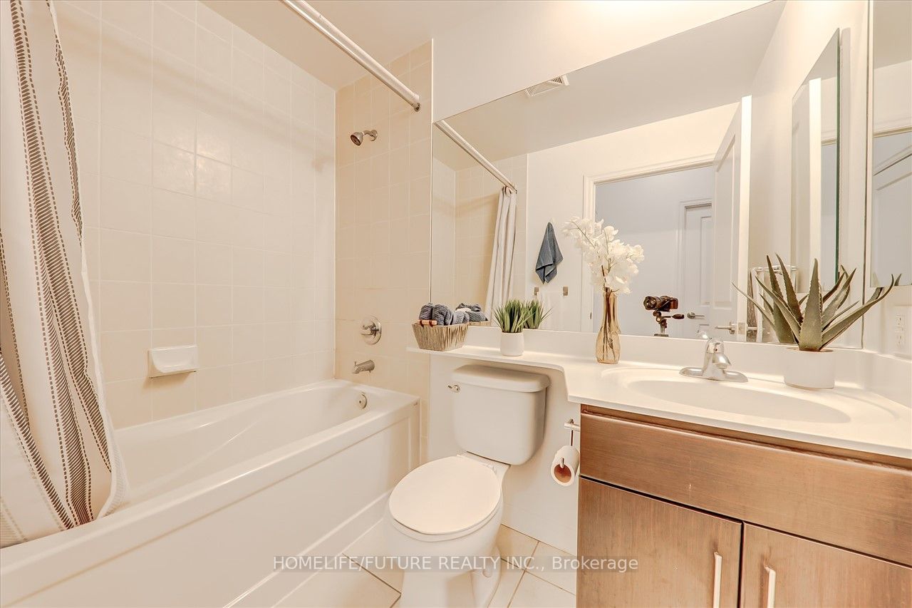 30 Herons Hill Way, #1802