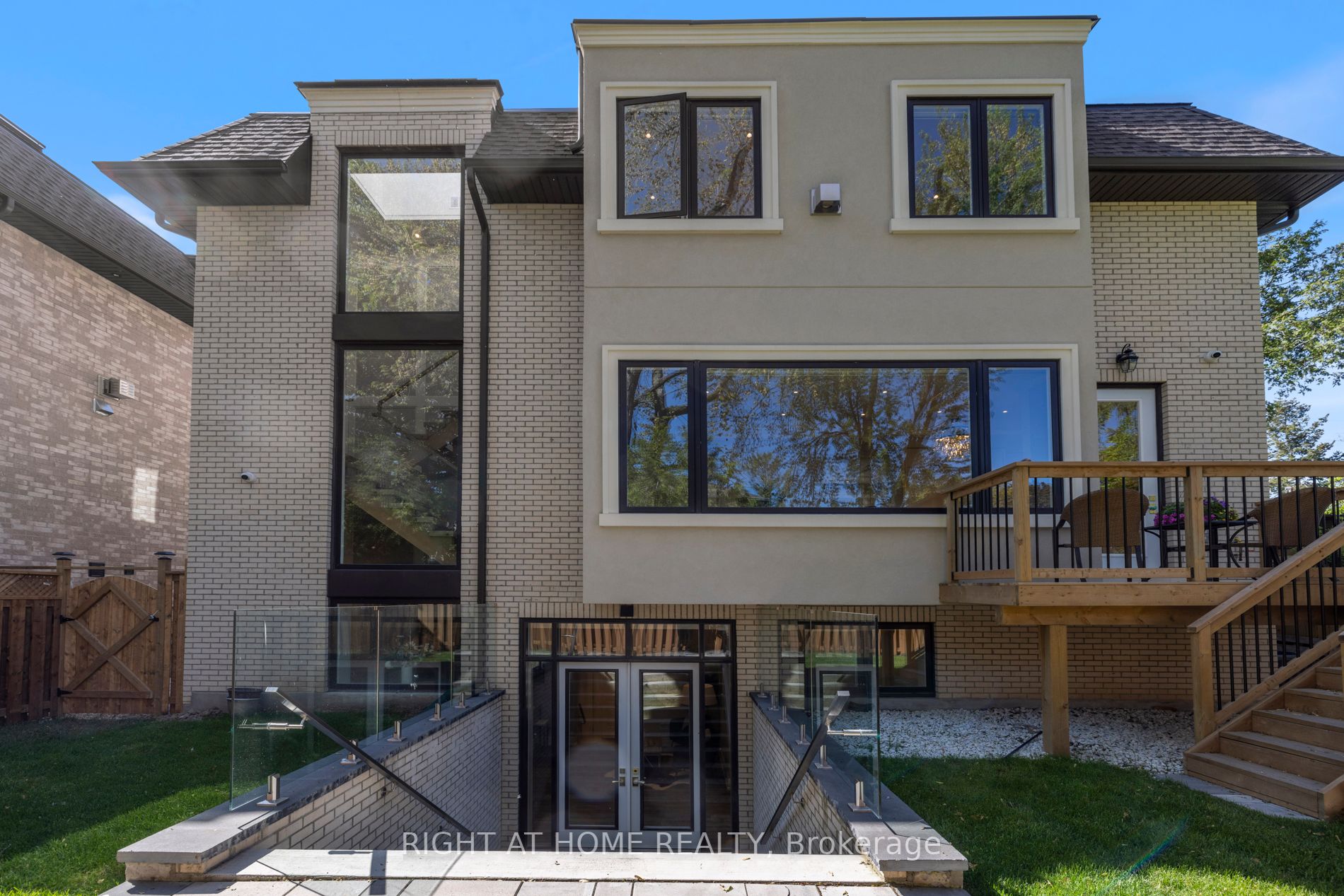 366A Greenfield Ave