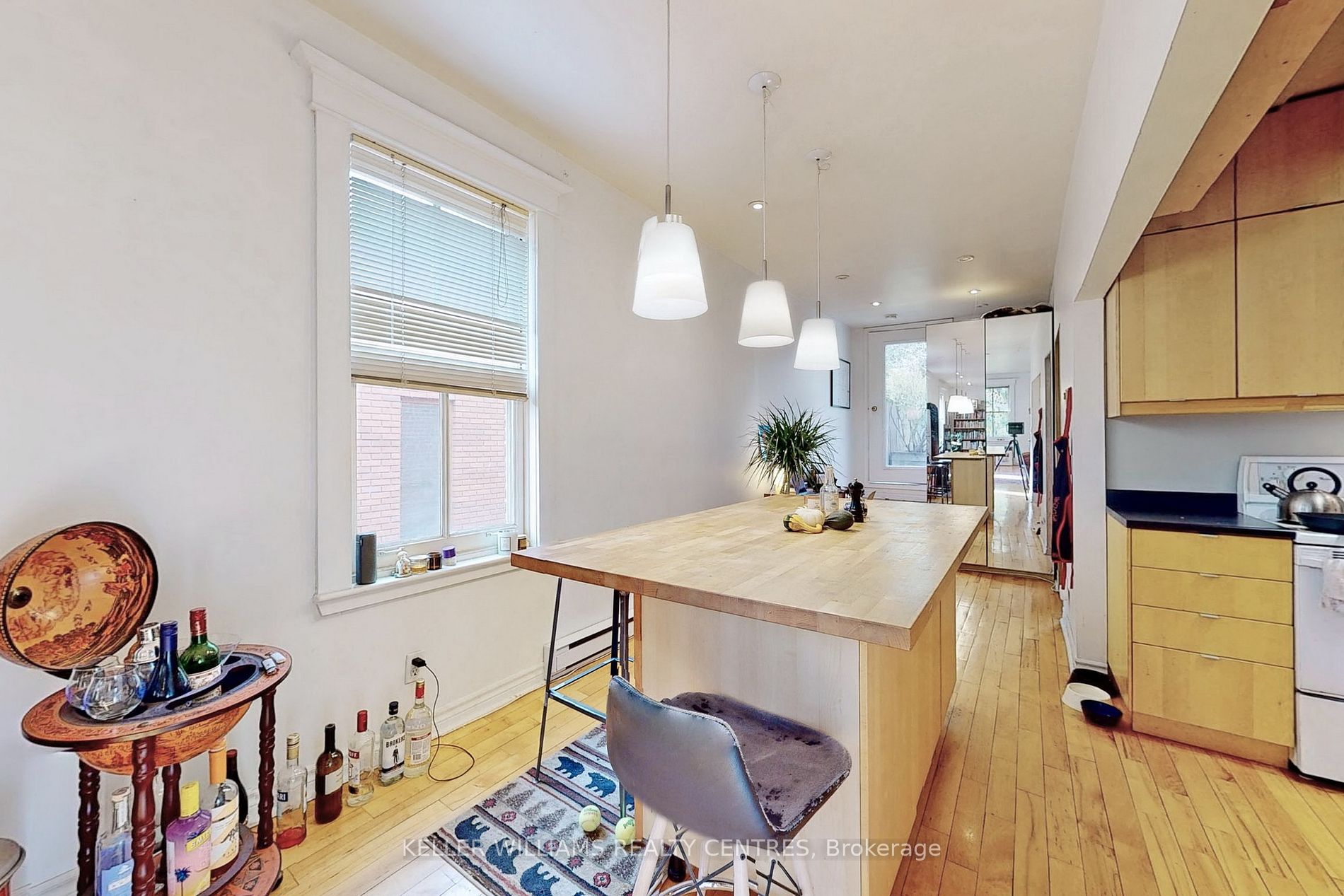 692 Richmond St W