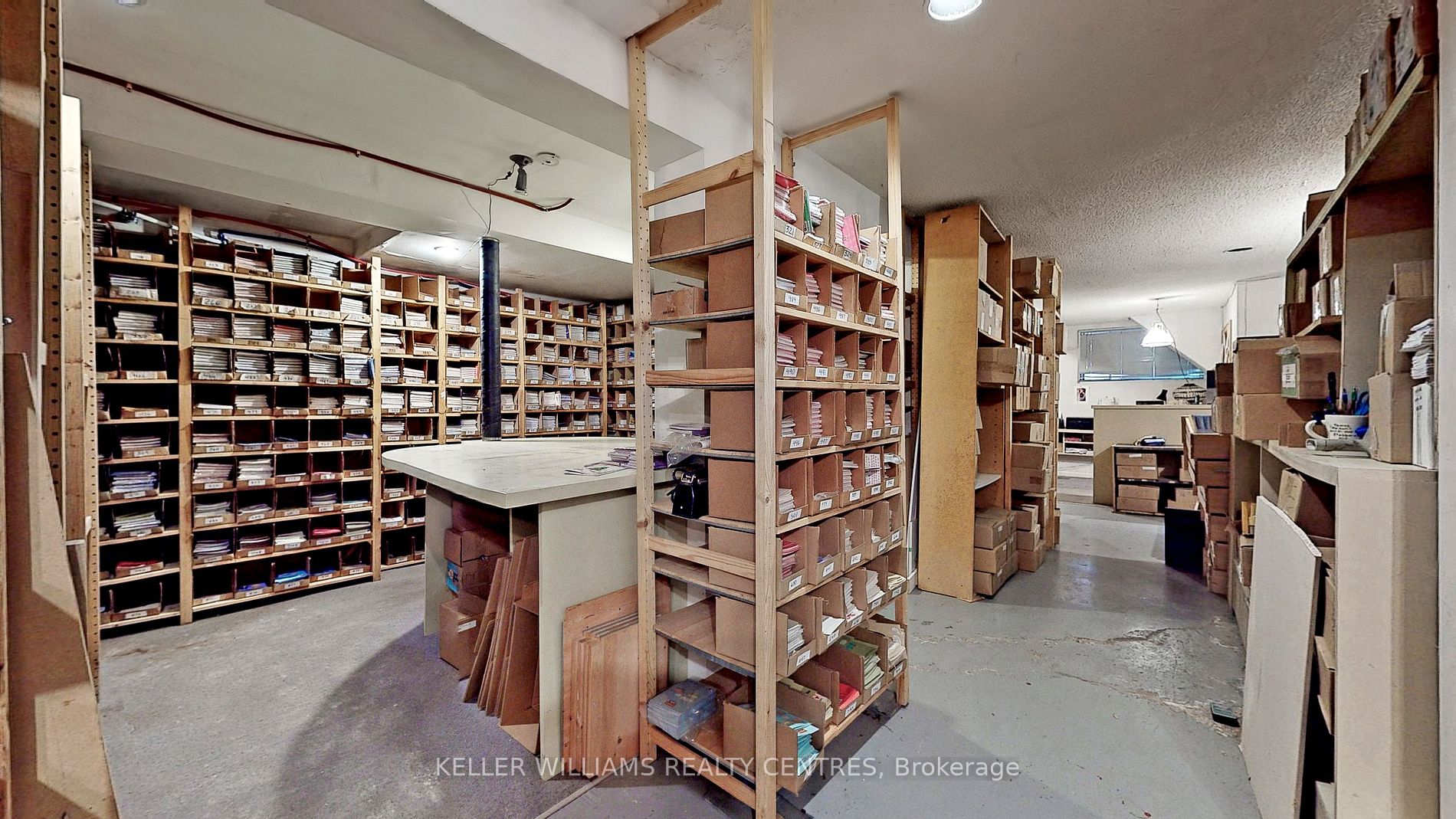 692 Richmond St W