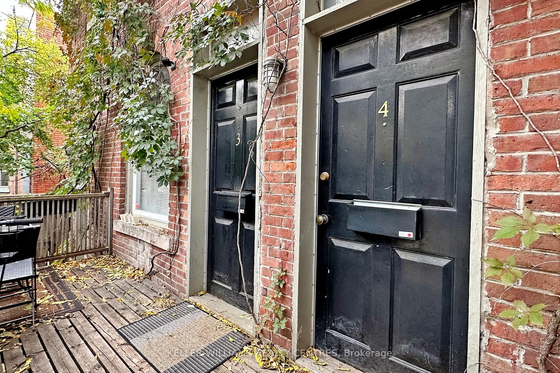692 Richmond St W