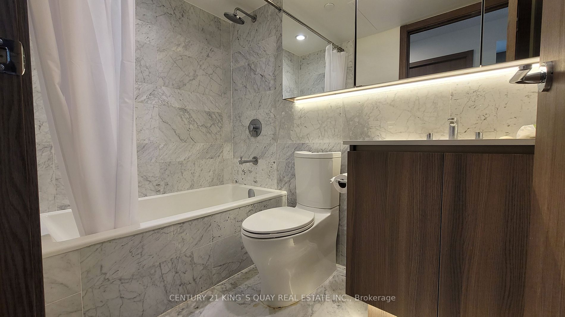 19 Bathurst St, #1009
