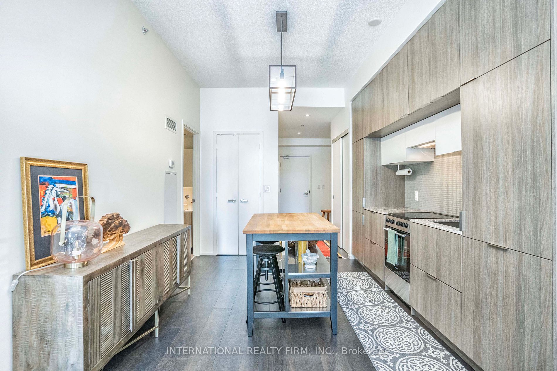 159 Dundas St E, #403