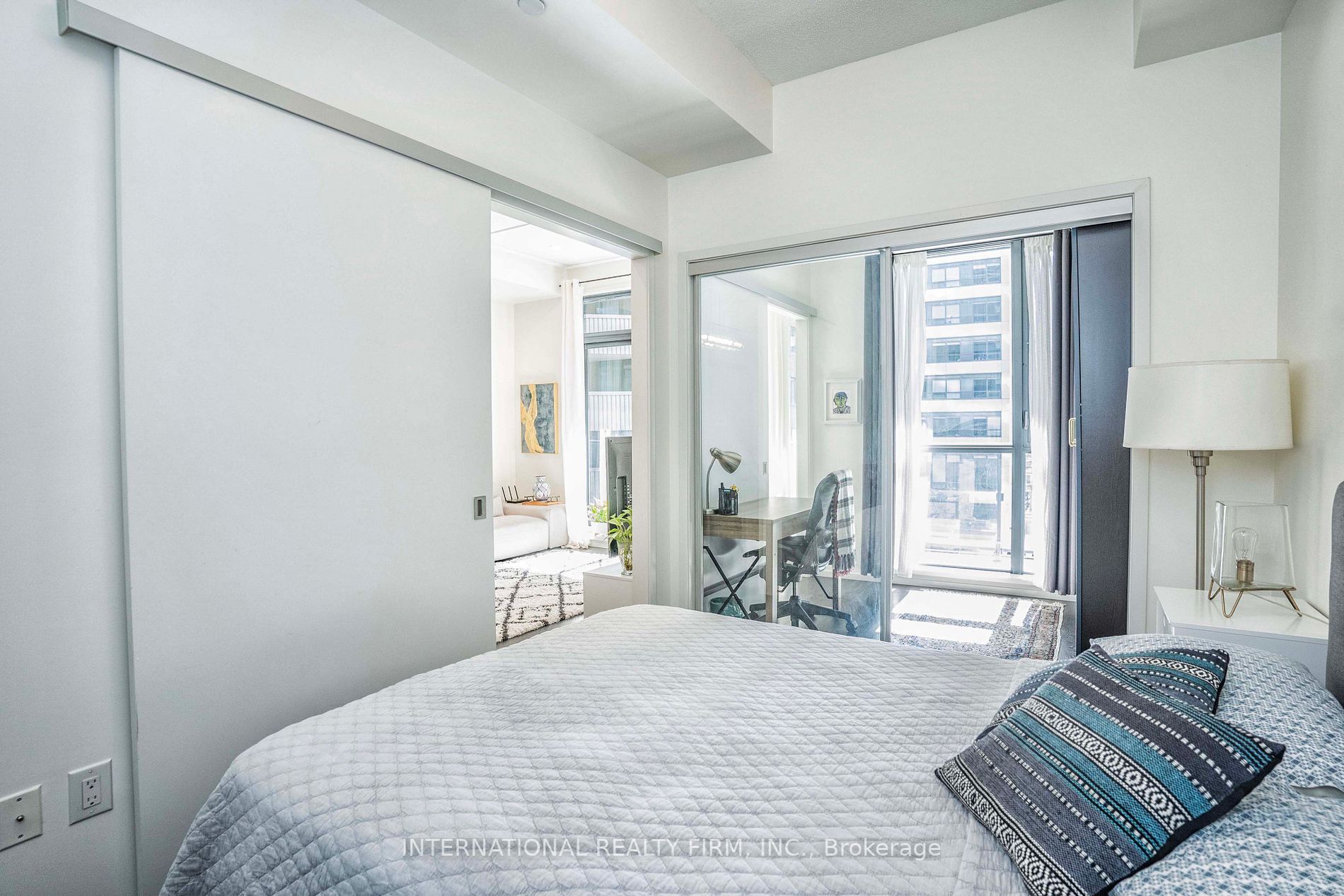 159 Dundas St E, #403