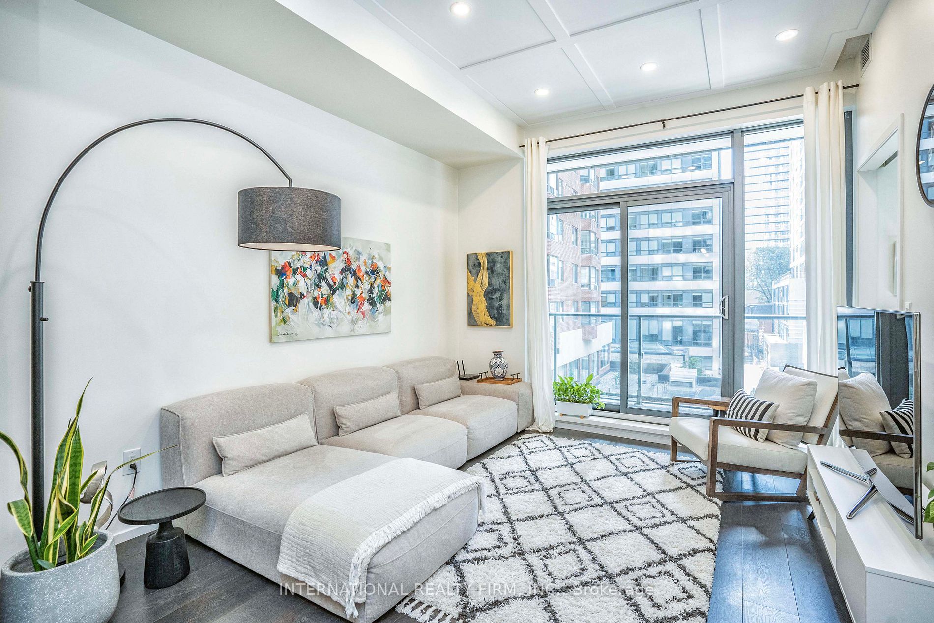 159 Dundas St E, #403