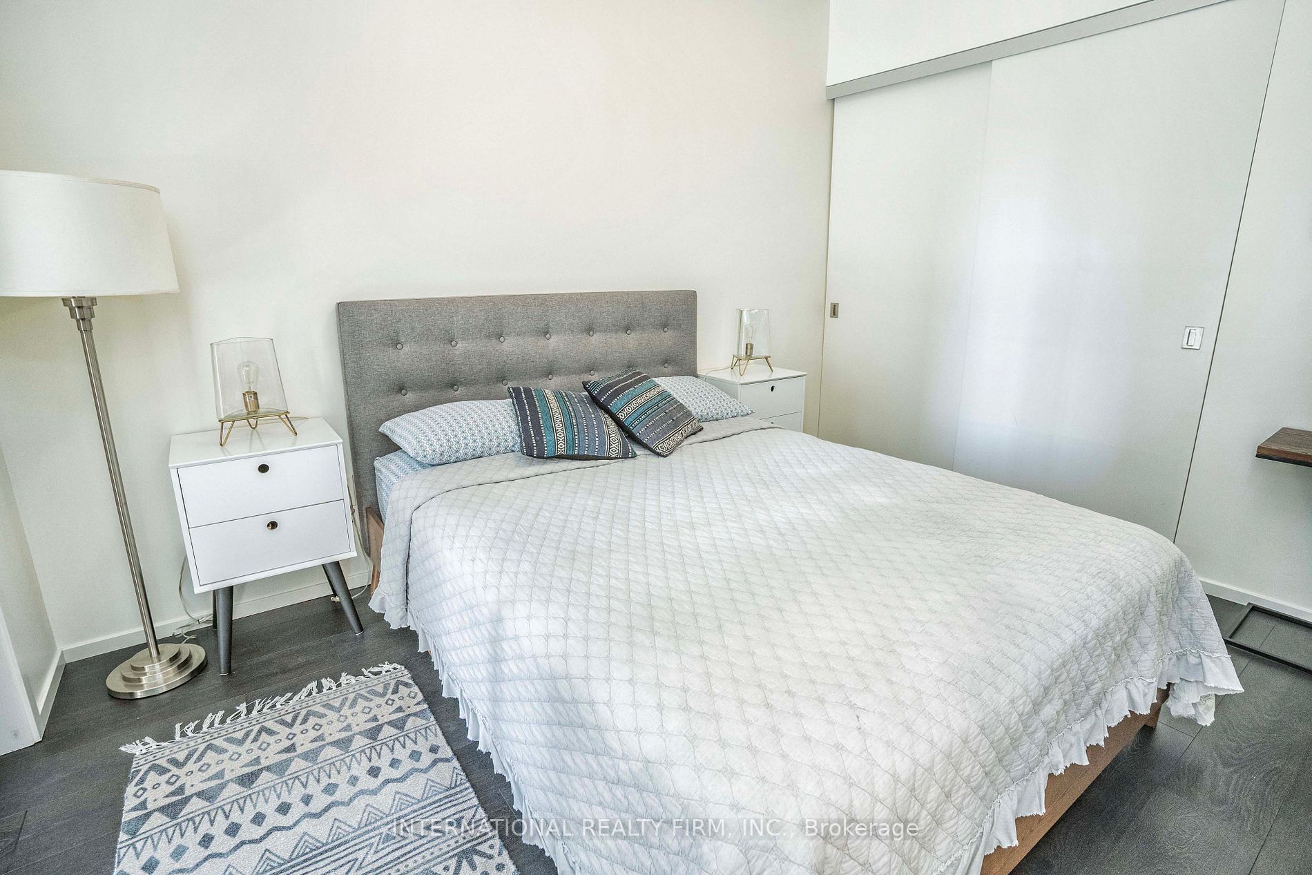 159 Dundas St E, #403