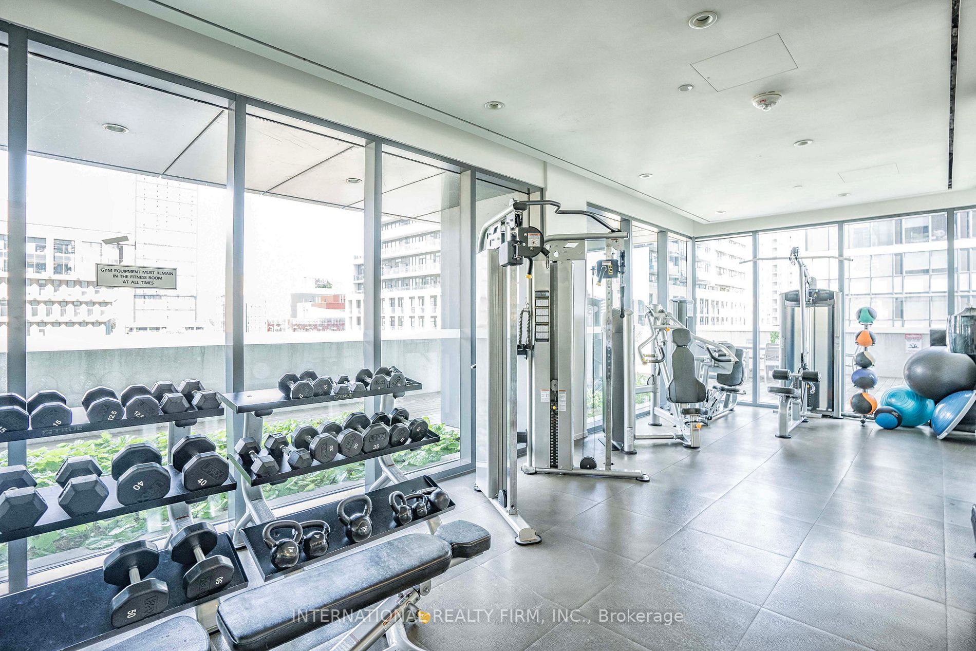 159 Dundas St E, #403