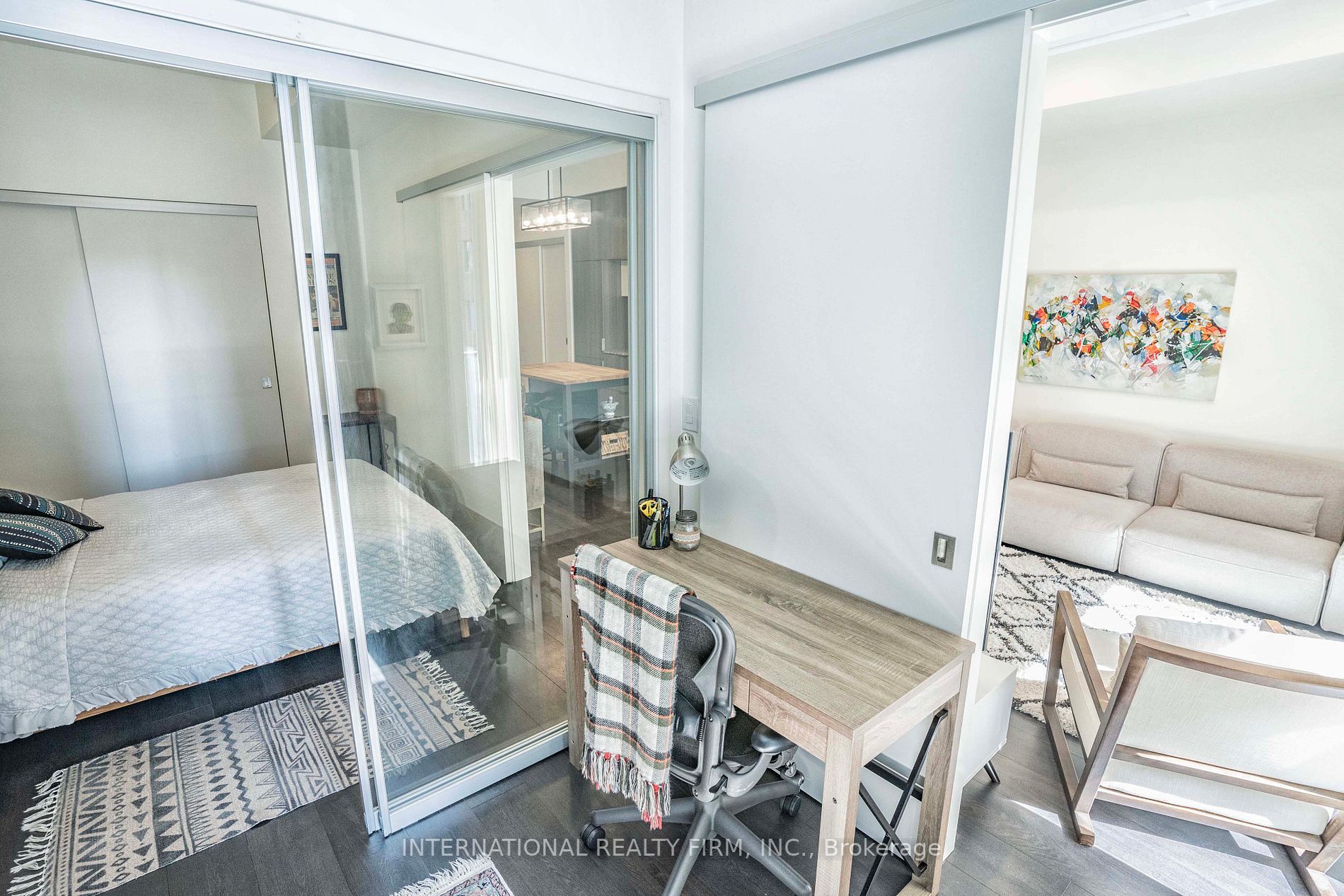 159 Dundas St E, #403