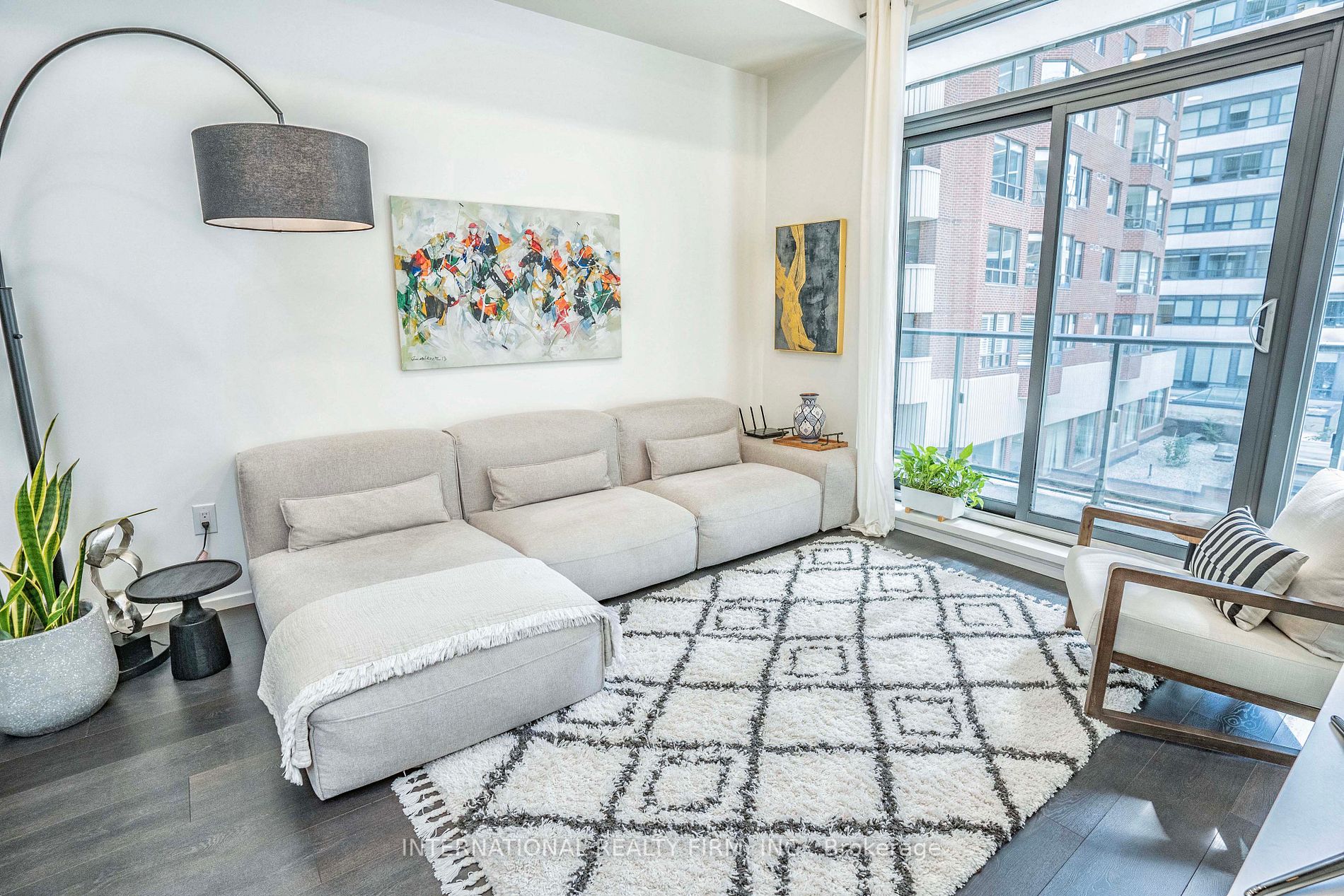 159 Dundas St E, #403
