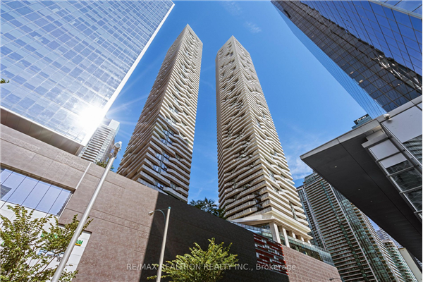 100 Harbour St, Toronto