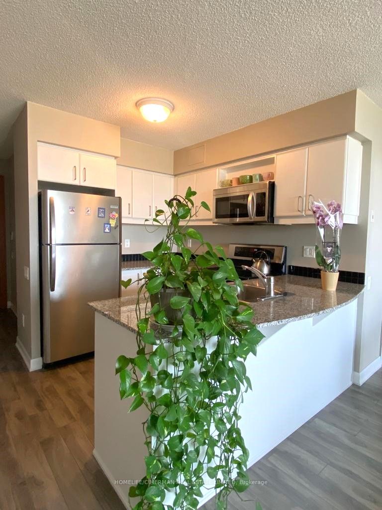 33 Sheppard Avenue E, #1811