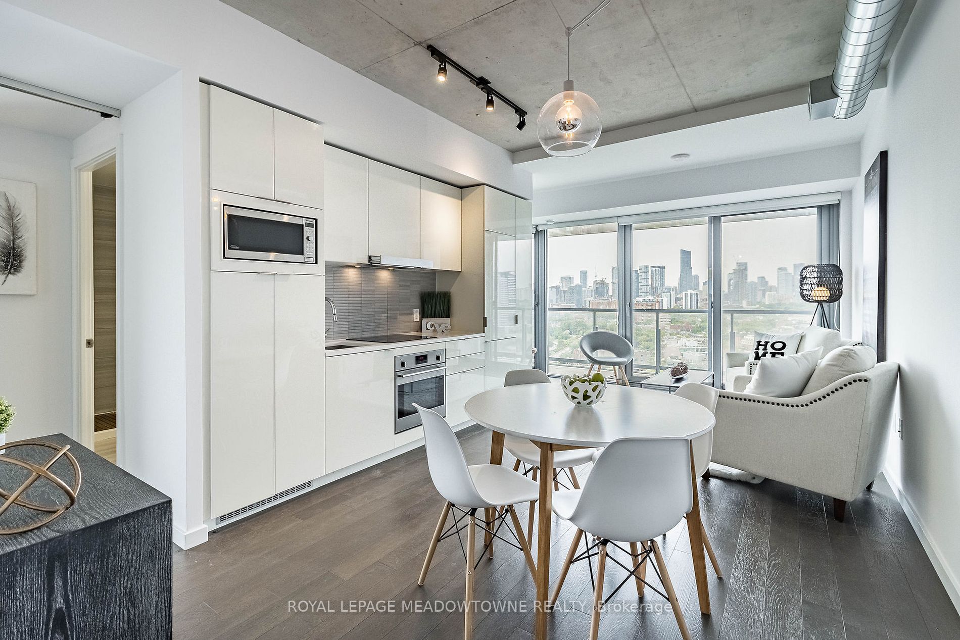 170 Bayview Ave W, #1902