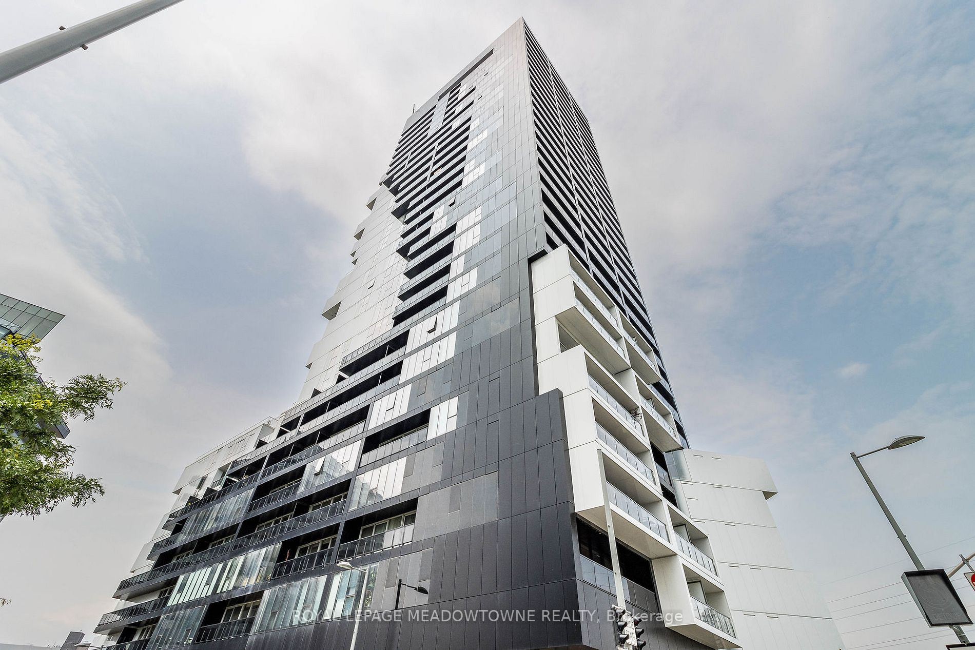 170 Bayview Ave W, #1902