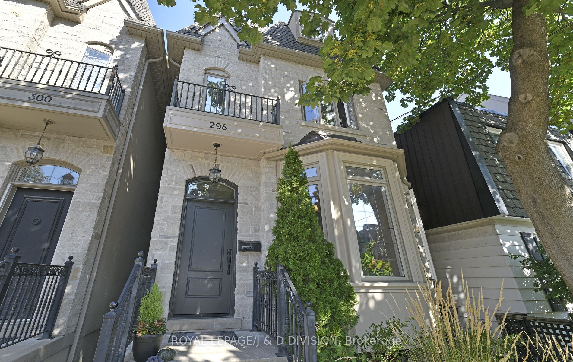 298 Woburn Ave